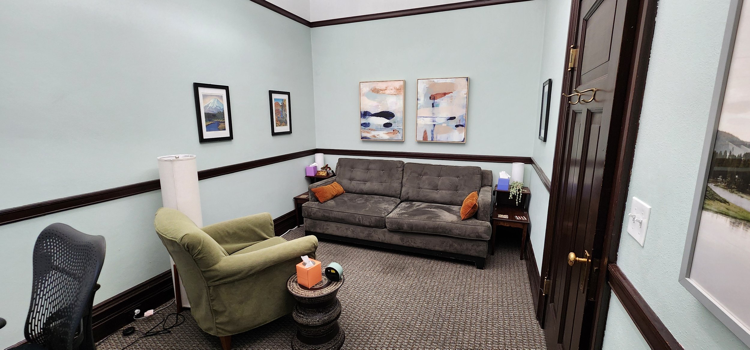 Reception and support area with sofa